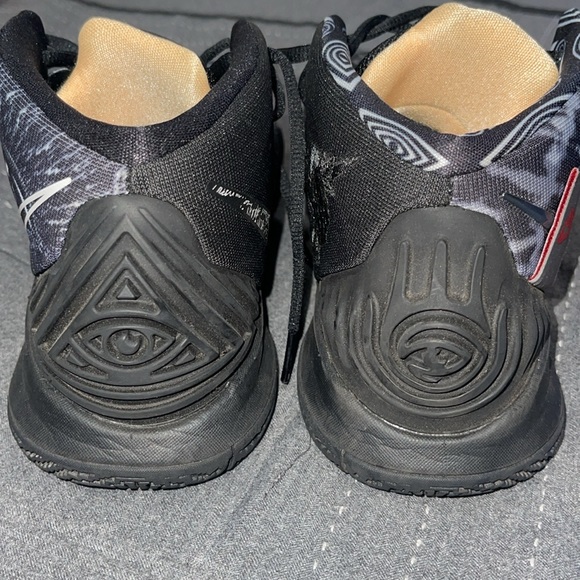 KYRIE 2 “WHAT THE CAMO” Men’s 9 1/2 LIKE NEW ONLY WORE IN DOORS - Picture 10 of 10